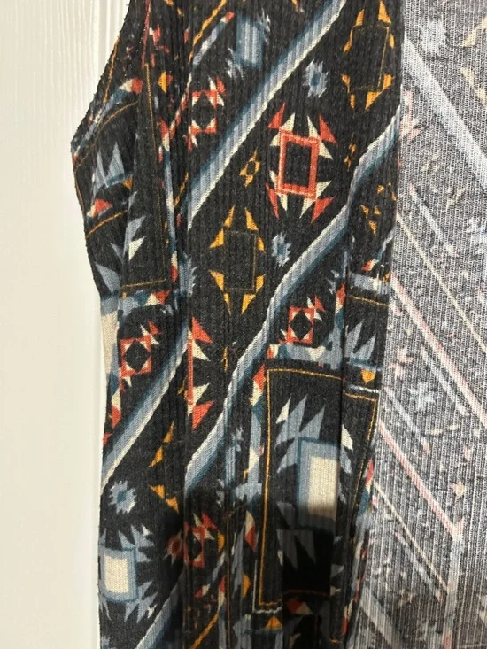 Patterned Sleeveless Black & Blue Women's vest large lularoe - Picture 2 of 3